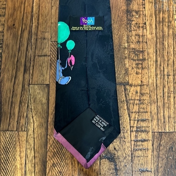 VTG Disney Winnie The Pooh Tie with Eeyore, Piglet and Tigger - Picture 6 of 7